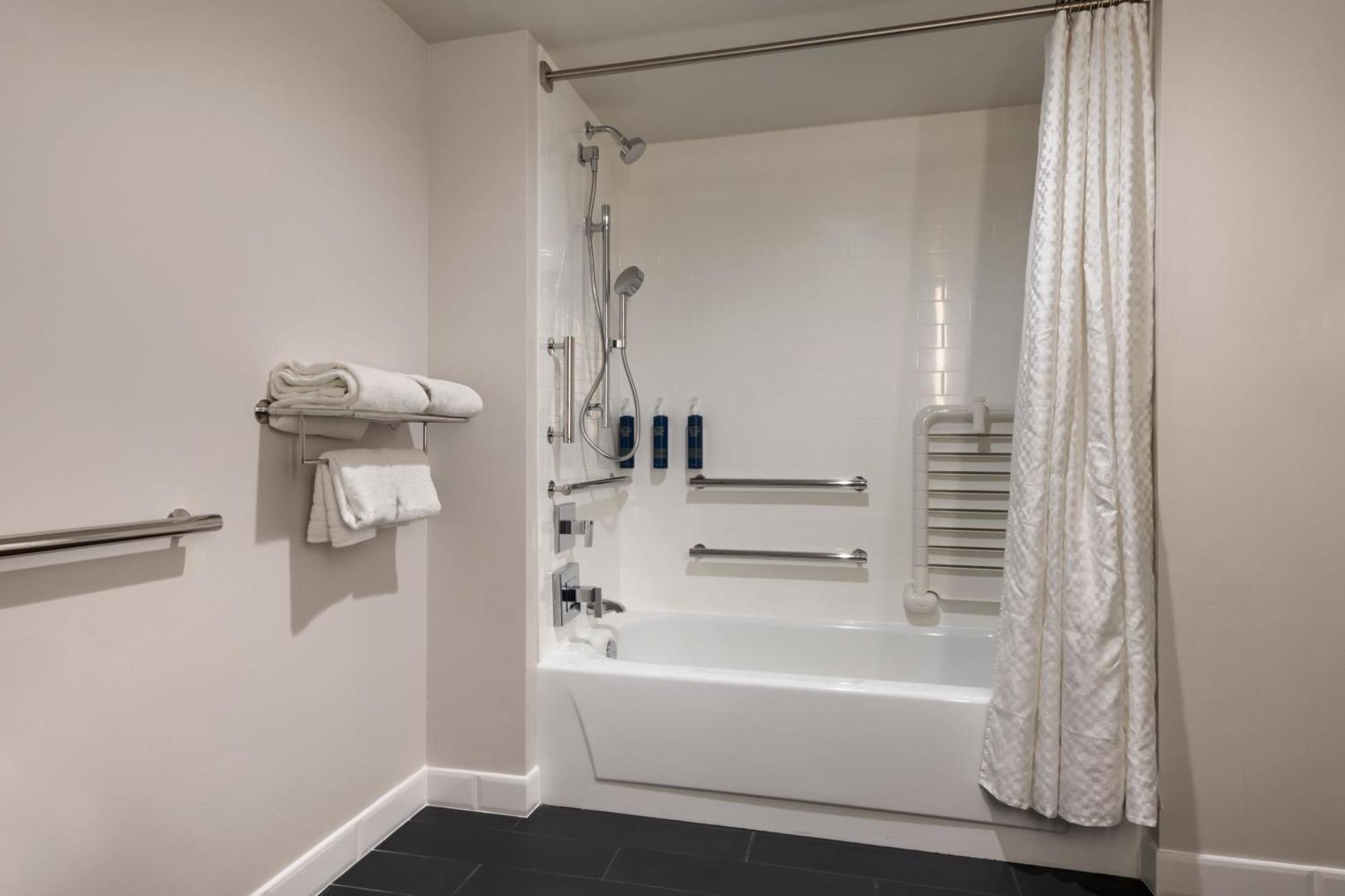 Four Points By Sheraton Bakersfield